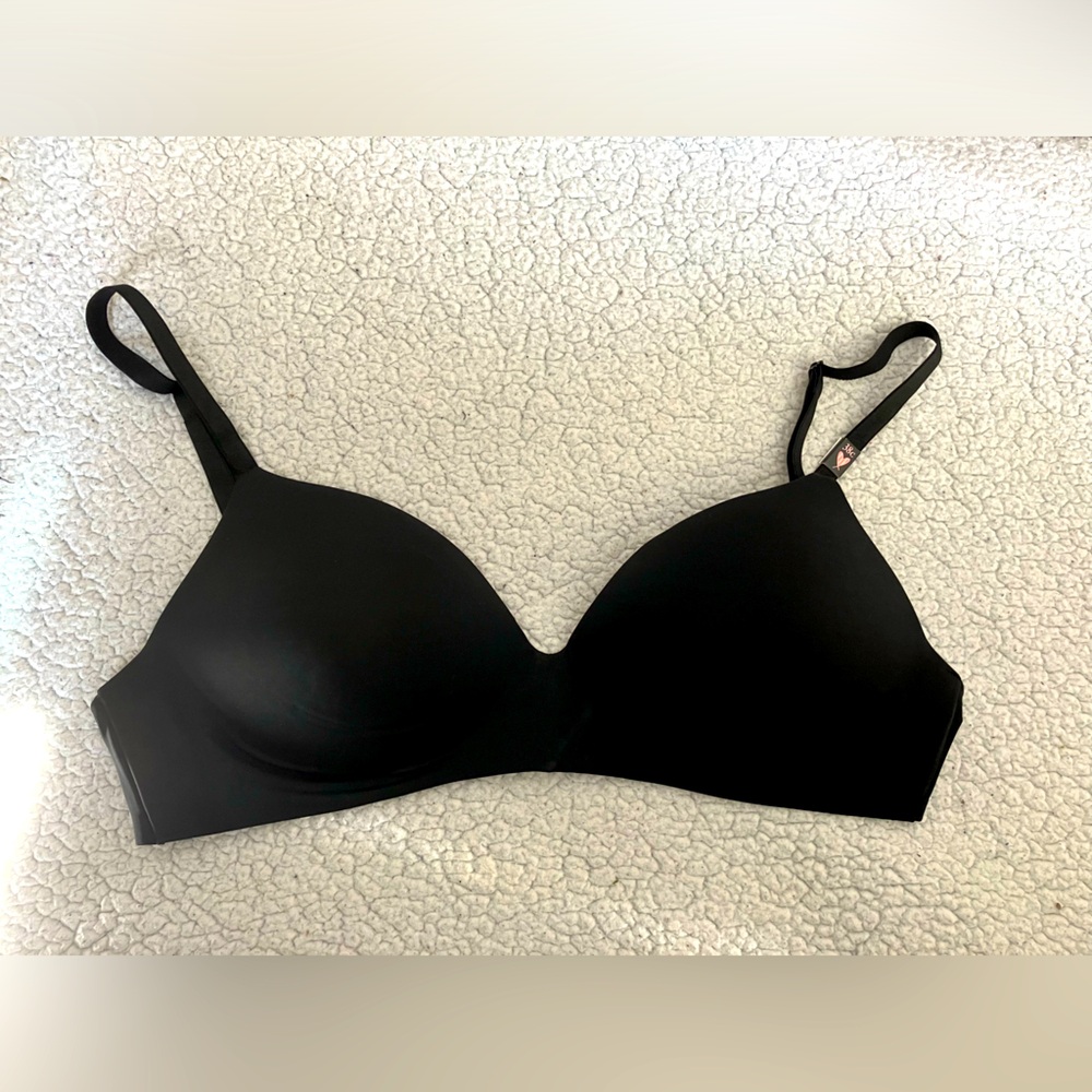 Brand New Victoria Secret Bra - Size 38C